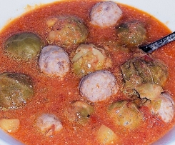 Rosenkohlsuppe mit Bratwurstklößchen