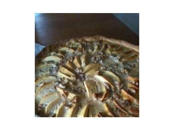 feiner Apfelkuchen mit Walnüssen