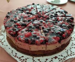 Mousse ou Chocolate Torte mit  Roten Beeren