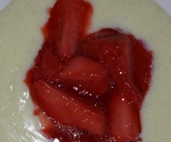 Vanillepudding mit karamellisierten Erdbeeren