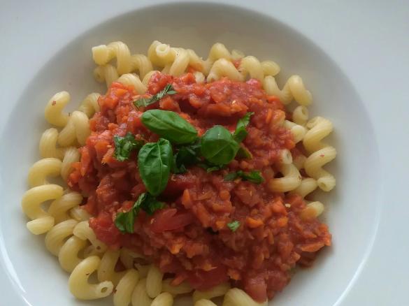 Geli's Nudeln mit Tomatensauce