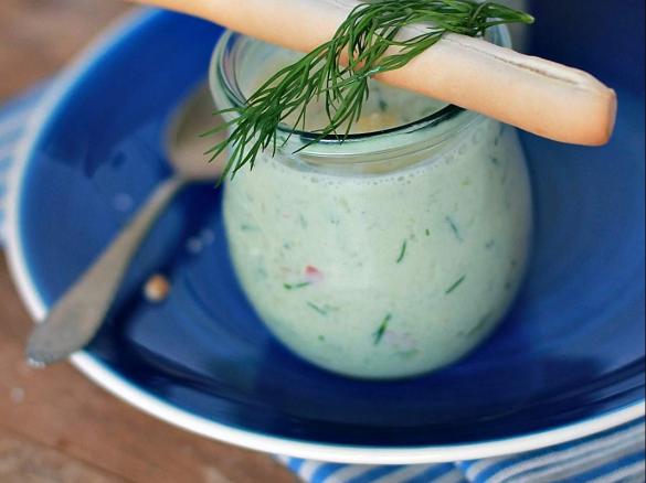 Kalte Gurkensuppe mit Apfel und Paprika