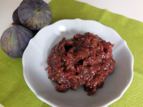 Feigenmarmelade mit Walnüssen