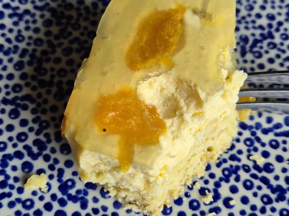 Zuckerarmer Quarkkuchen mit Obst