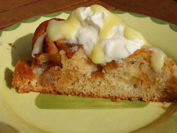 Versunkener Apfel-Marzipankuchen