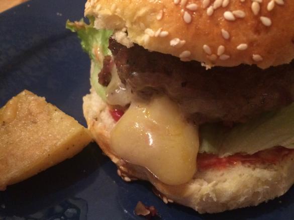 Zwiebel-Bacon Relish für Hamburger