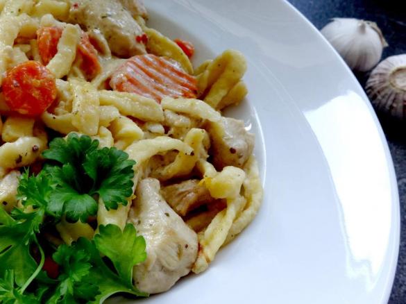 Grillüberschuß - Hähnchenbrust mit Spätzle, Kaisergemüse und leichter Sauce