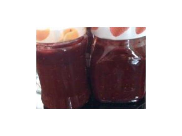 Beerenfrüchte-Zimt-Marzipanmarmelade