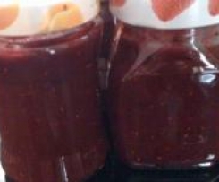 Beerenfrüchte-Zimt-Marzipanmarmelade