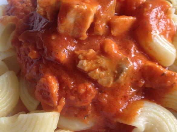 Penne al Salmone (Nudeln mit Lachstomatensoße)