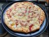 Pizza Bianca mit Spargel und gekochtem Schinken