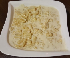 Nudeln mit schneller Sahne-Sauce (toll für Kinder)