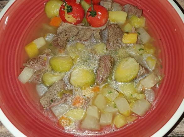 Gemüsesuppe mit Rindfleisch, Rindfleischsuppe