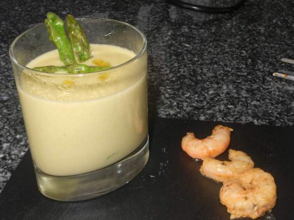 Spargelsuppe im Glas