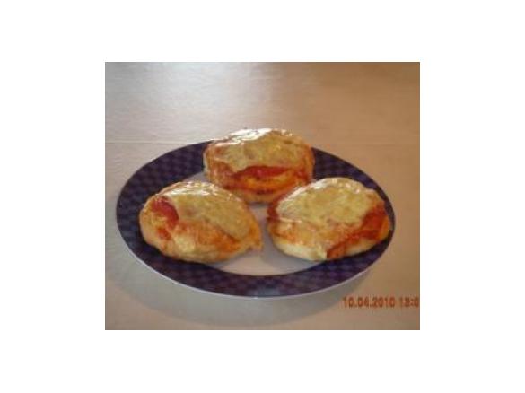 Salami-Fladen mit Käse überbacken