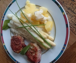 Variation von Schweinefilet im Schinkenmantel mit Spargel an Frischkäsesauce