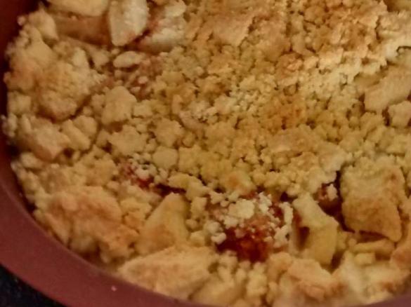 Variation von Pflaumen-Crumble nur  mit Äpfeln