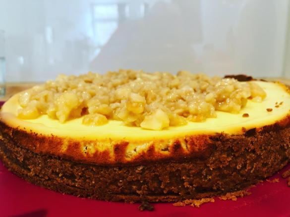 Ricotta-Käsekuchen mit Karamell-Macadamia-Nüssen