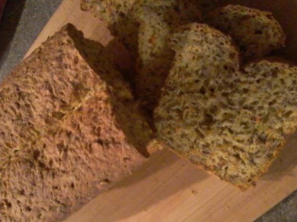 Möhrenbrot mit Chiasamen und Körner