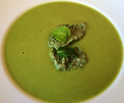 Variation von Vegane Erbsen-Mandelcreme-Suppe à la Attila Hildmann